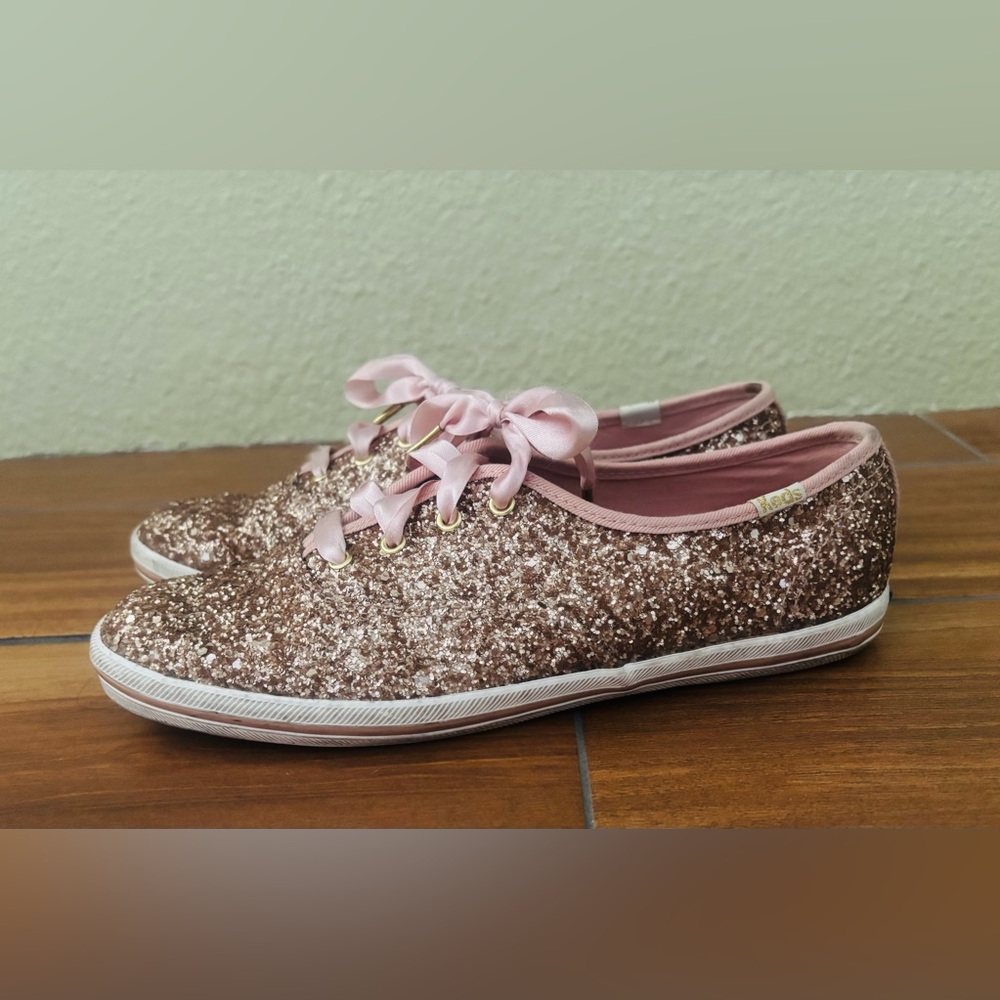 Keds for Kate Spade New York
Pink & Gold Glitter Ribbon Laces Sneakers Size: 7.5